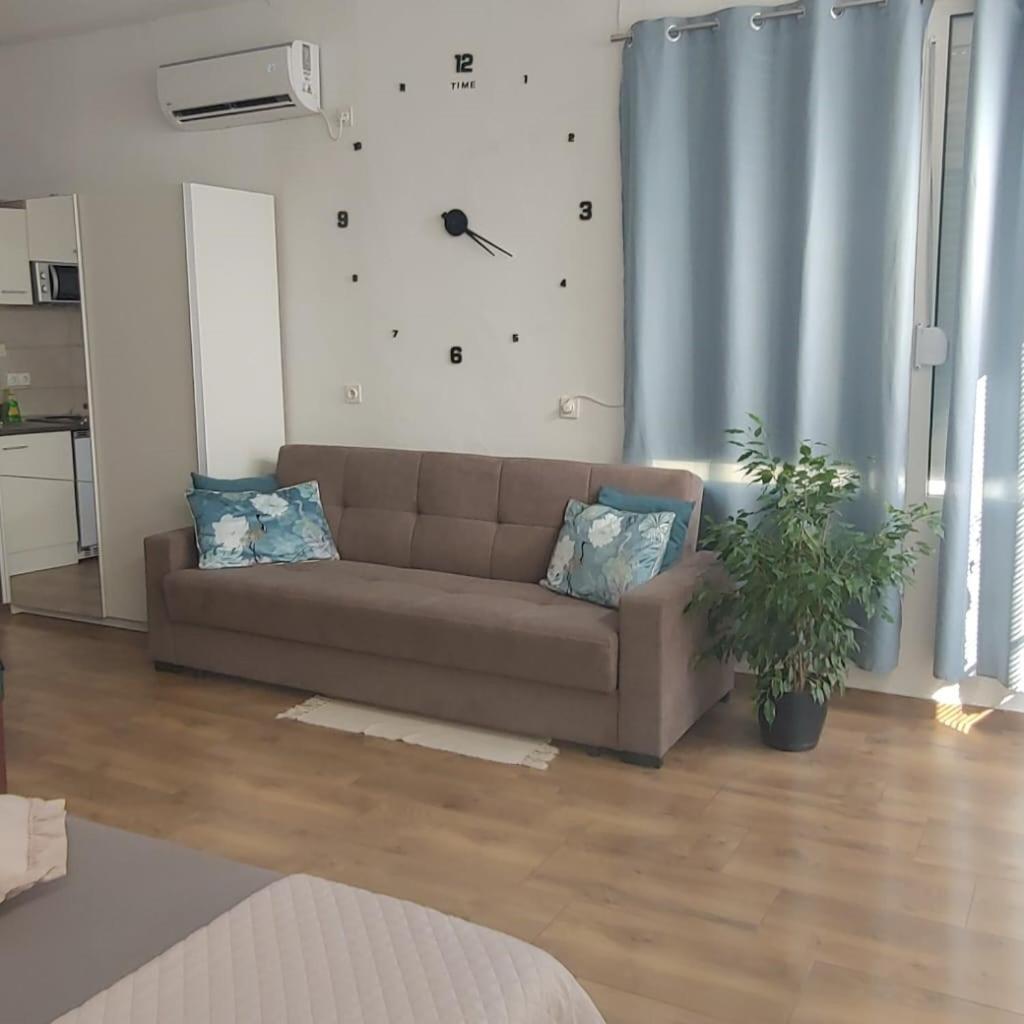 Piccolo Apartment Книн Екстериор снимка