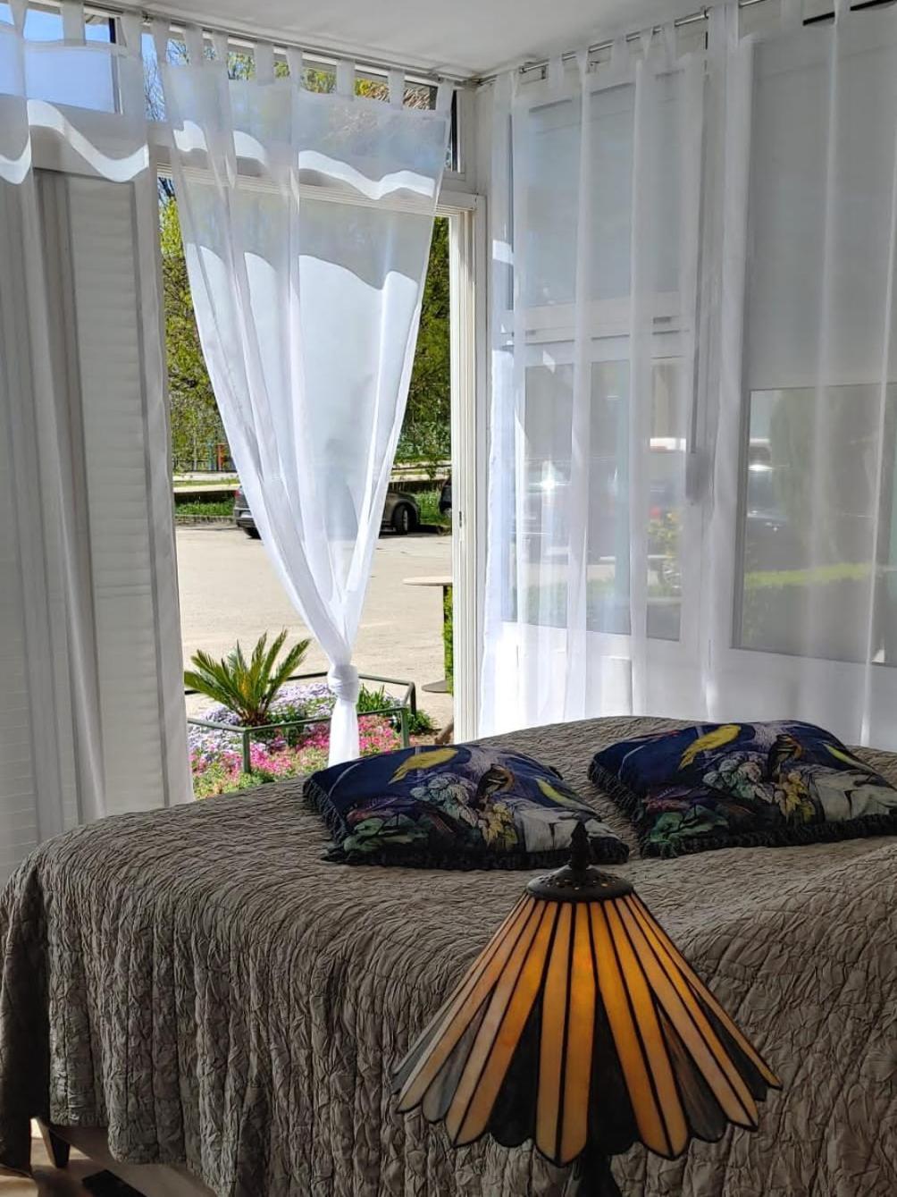 Piccolo Apartment Книн Екстериор снимка