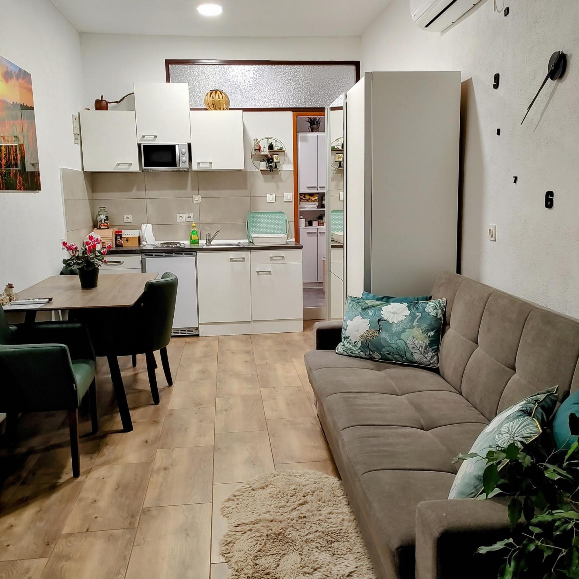 Piccolo Apartment Книн Екстериор снимка